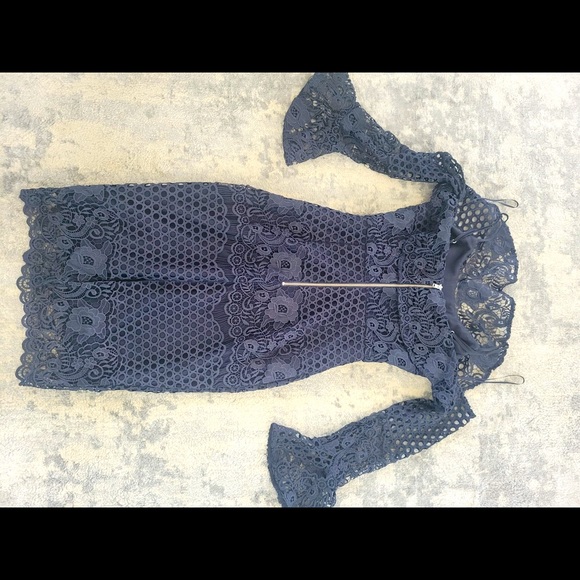 Off Shoulder Lace Dreas - Picture 3 of 7